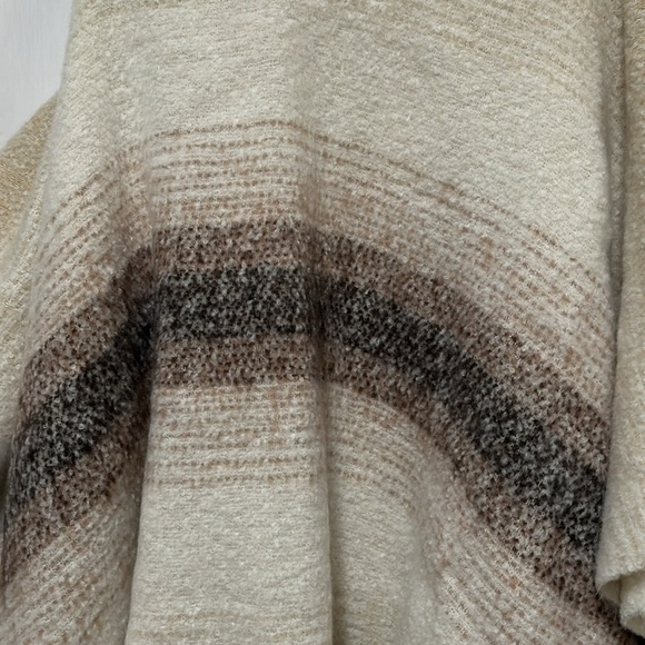 STEVE MADDEN Striped Ombré Kimono - Picture 3 of 10